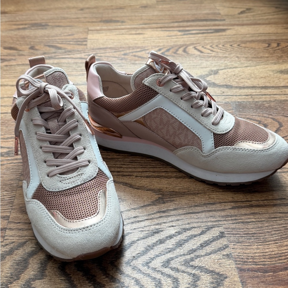 Michael Kors Stylish Women's Sneakers in Pink and gold. Excellent condition.